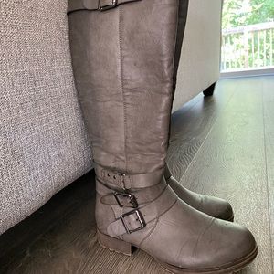 Woman’s boots 7